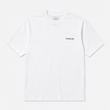 Hvid t-shirt til mænd i bæredygtigt bomuld fra danske herretøjsbrand Tonsure. Ryggen er prydet med Teddy Copenhagen print i stor størrelse.