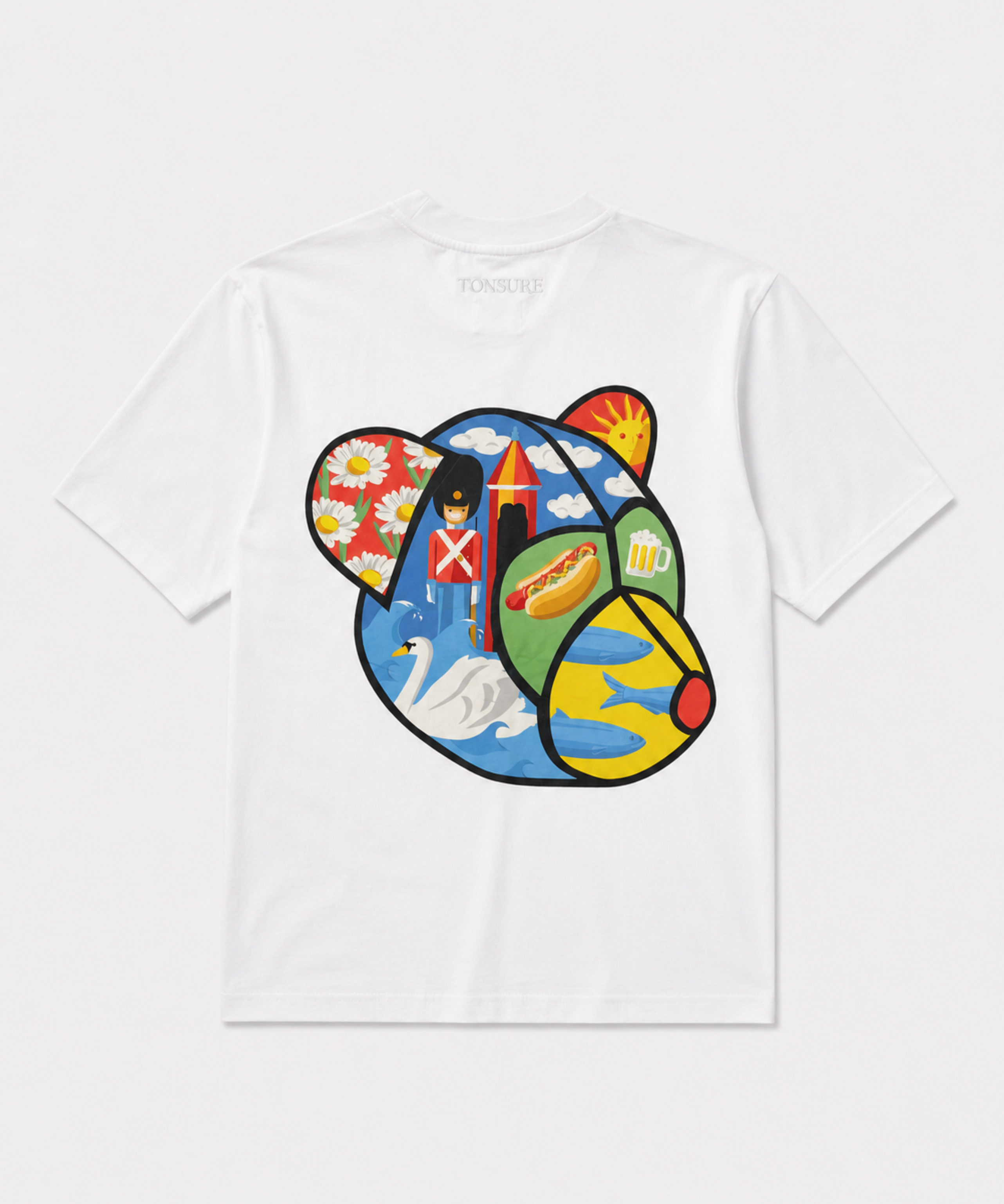 Hvid t-shirt til mænd i bæredygtigt bomuld fra danske herretøjsbrand Tonsure. Ryggen er prydet med Teddy Copenhagen print i stor størrelse.