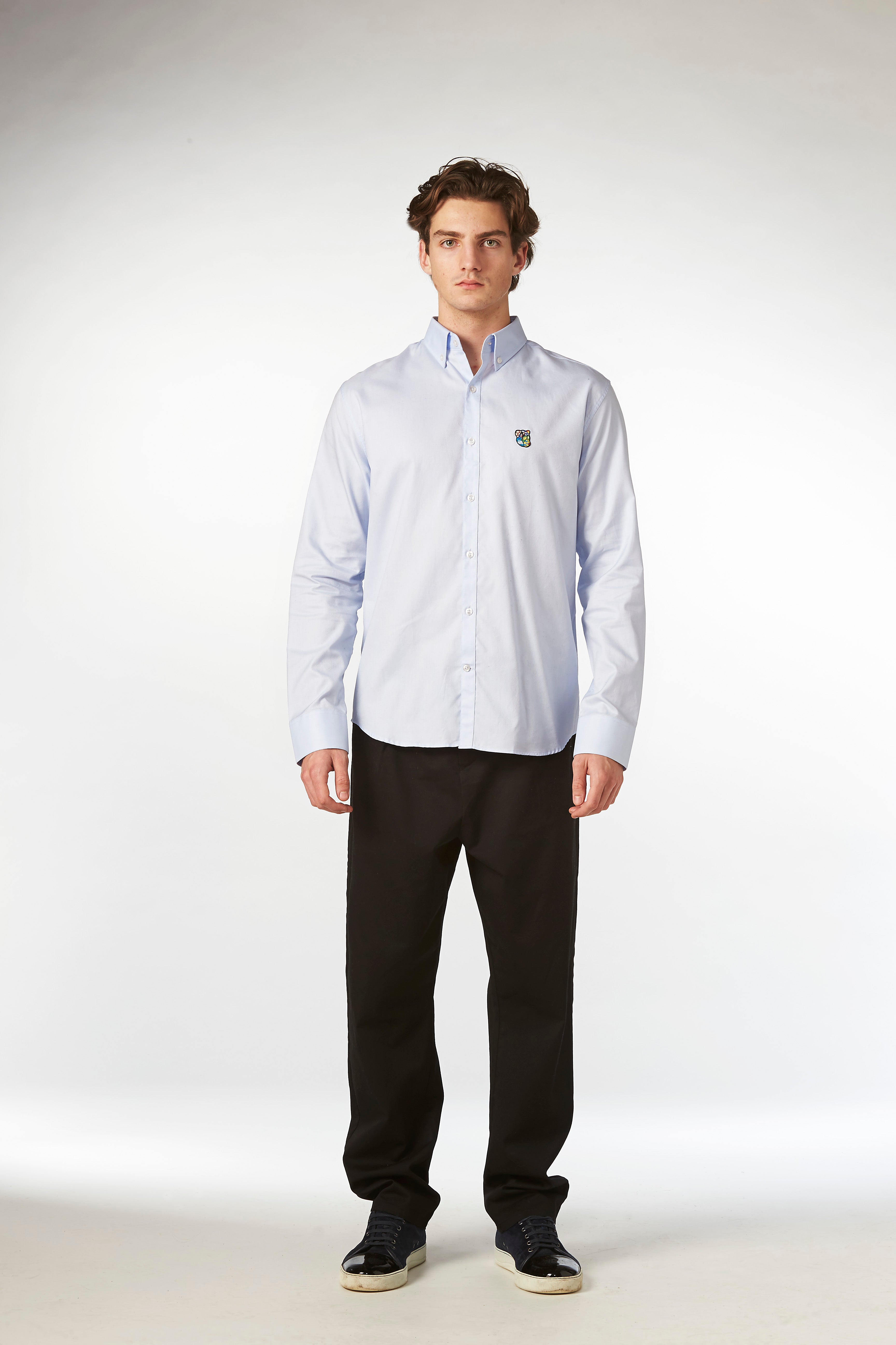 Teddy oxford skjorte i lyseblå fra Tonsure. Skjorte til mænd fra Tonsure. Copenhagen style. Trends 2026. Herremode 2026. 