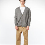 Theo lambswool cardigan i grå til mænd. Fra Tonsure. Copenhagen style. Trends 2026. Herremode 2026. Strik til mænd.